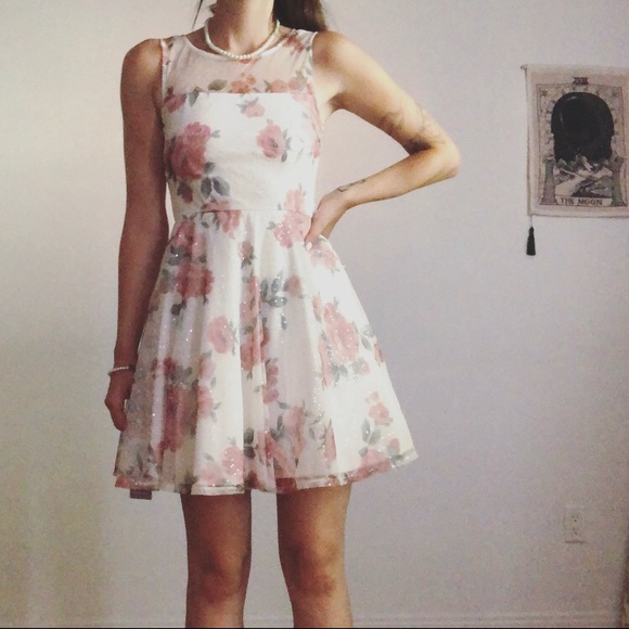 White sparkling floral dress - Picture 4 of 8